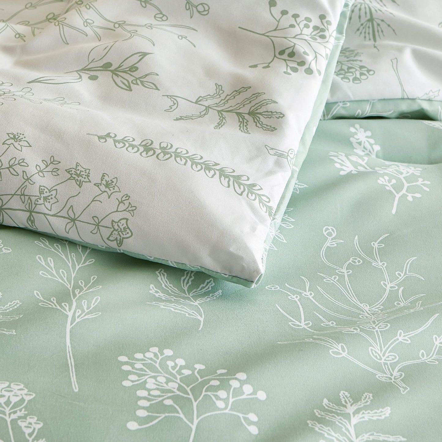 Bedsure Queen Comforter Set - Sage Green Bed Set, 3 Pieces Cute Floral Bedding, 1 Soft Reversible Botanical Flowers Comforter and 2 Pillow Shams - The One Stop Deals